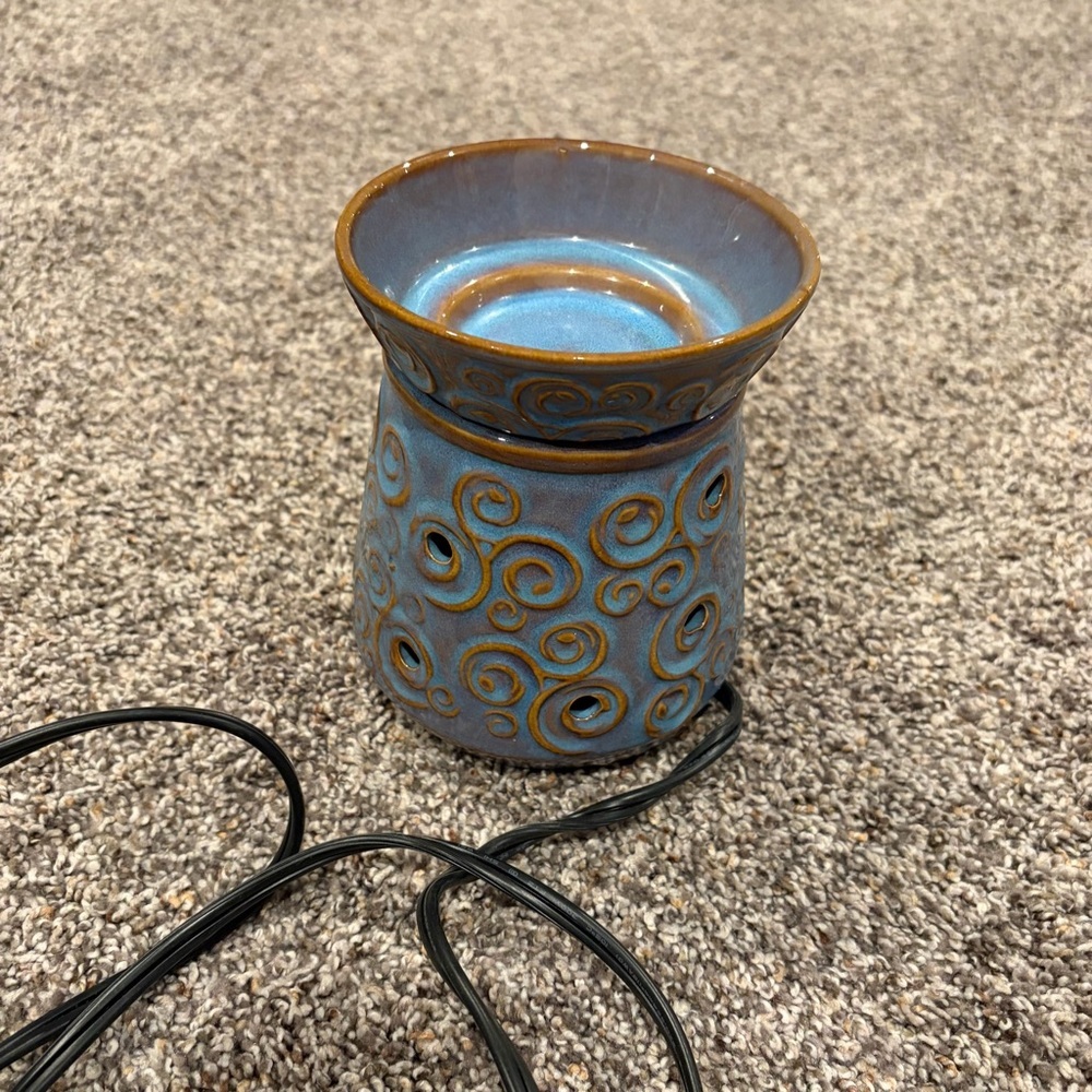 Scentsy “Lisbon” Warmer - Picture 5 of 6